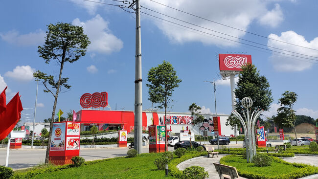 大型スーパーもあります