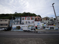 東照宮からまた少し歩き、日本のアマルフィの異名を持つ雑賀崎へ。
曇ってはいましたが、南イタリアを思わせる町並みが印象的でした。