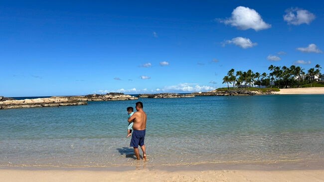 マリオット前のビーチ＝ナイア・ラグーン<br />孫ちゃんとジィジだけの海です。<br />誰もいません！加工←していません。