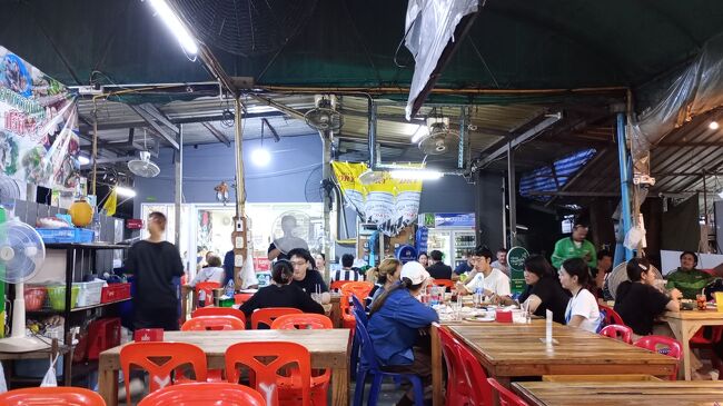 ラープ ラップ ラップ プリディ43<br />43 Khlong Tan Nuea, Watthana, Bangkok 10110 タイ<br /><br />ここのところバンコクに来ると毎回行くレバ刺しが食べられる屋台村