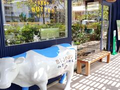 Bijoux de Beurre Echire @Earth Ekkamai

帰りにコーヒーでも飲もうとエシレのカフェへ
最近顔も覚えられた。
今夜帰るのでバター買って帰ろうかとも思ったのですが前回買ったバターまだあるし…パンを買いました。