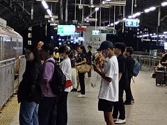 借りていたバイクを返却し、バイクタクシーでマッカサン駅へ
マッカサン駅からはエアポートリンクで空港へ向かいます。
エアポートリンクは24時で終わりです。