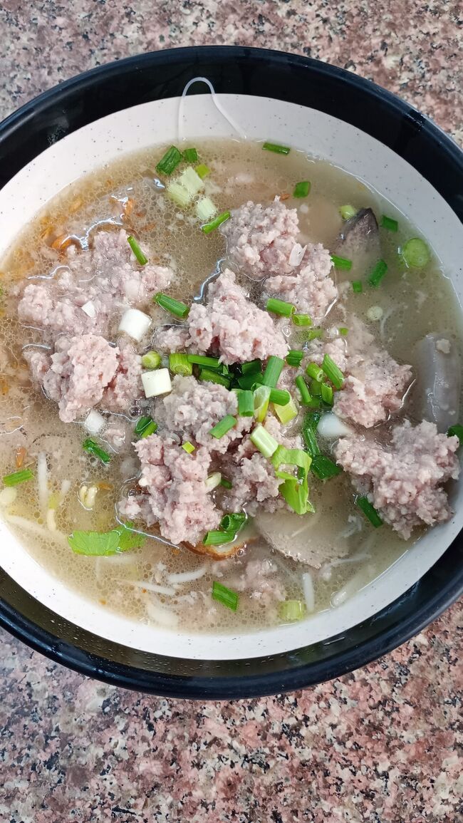 いつ食べて美味しい。<br />YOUTUBEによるとこの店が向かい側にもう1店舗作った理由は、この辺りは再開発になり閉店するんじゃないかとの事。<br />そう言えばSoiの入口にあった居酒屋さんなどズラーットこのSoiにあるお店は閉店している。まんざらデマでは無さそうな感じです。