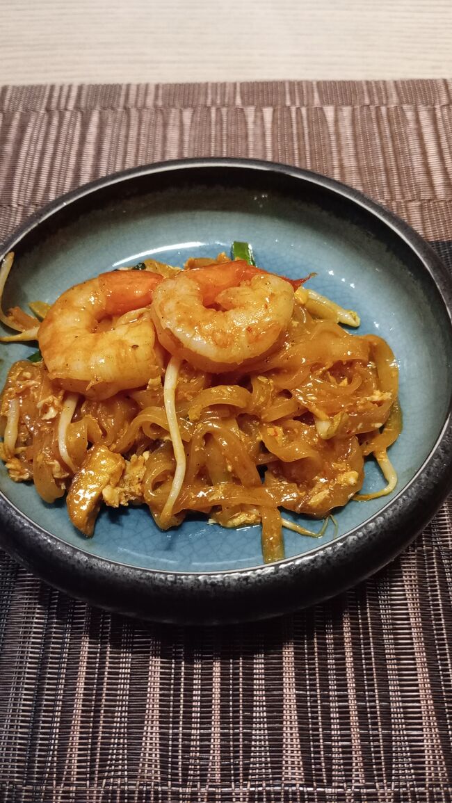 これがそのパッタイ。<br />大き目の海老が乗っていて美味しい。