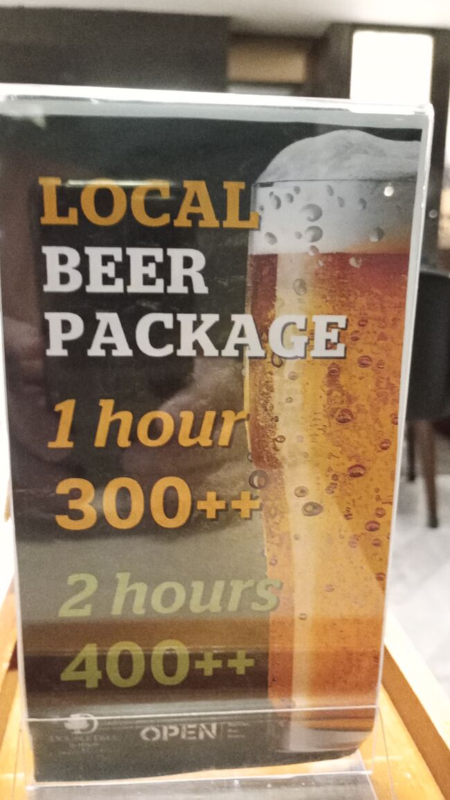 海外では目づらしいビール飲み放題があった。<br />1時間300バーツ（1500円）+税金とサービス料<br />2時間400バーツ（2000円）+税金とサービス料<br /><br />日系企業のお食事会が行われていた。<br />幹部と思われるおじさん達が若手のローカル社員の方達と20人位、楽しそうに食事をされていました。昔はこんな感じのお食事会多かったよなあと思いました。<br /><br />