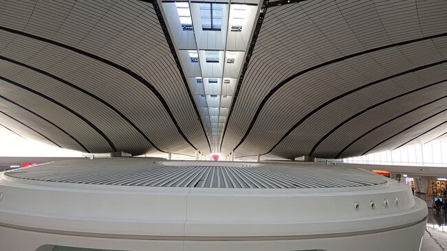 搭乗ゲートはこの先<br />ゲートの数も100を超えるのでは無いでしょうか。