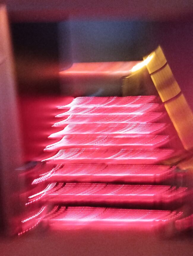 4機あるエレベーターの1機のみ44階まで行くので他の3機に乗った場合は1階分だけ階段で行く。<br />