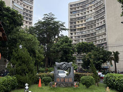 雨も小降りになったので、目的の果貿社区へ。