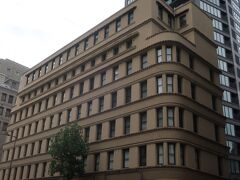 そして対岸は「部長」っぽい高麗橋野村ビルディング