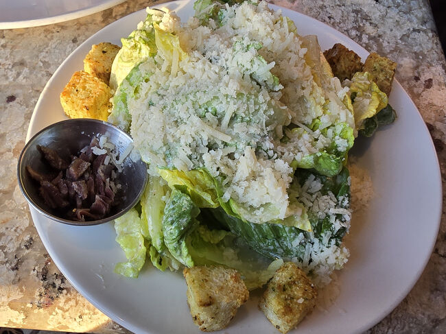 LONGHI LONGHI ＄14<br />毎回オーダーするシーザーサラダ