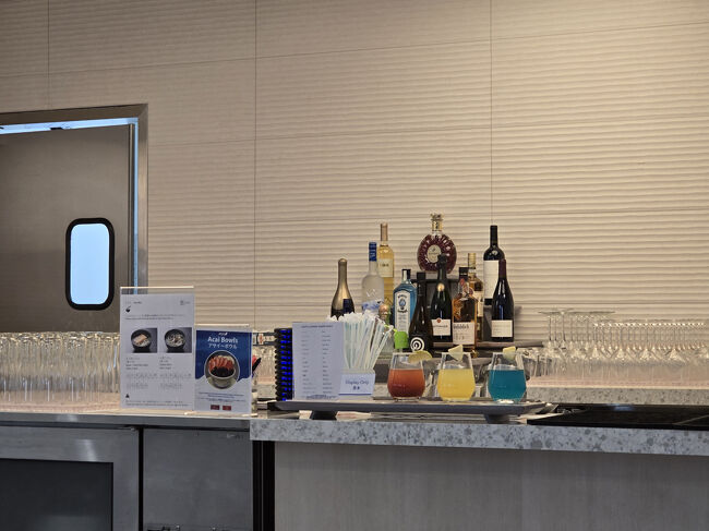 ビール、シャンパン、白ワイン、赤ワイン、ウイスキー、ウォッカ、ジン、ラム酒、テキーラ、焼酎、日本酒、カクテルなどなど・・・<br />ファーストクラス、ダイヤモンド会員特別メニューのアサイーボウル