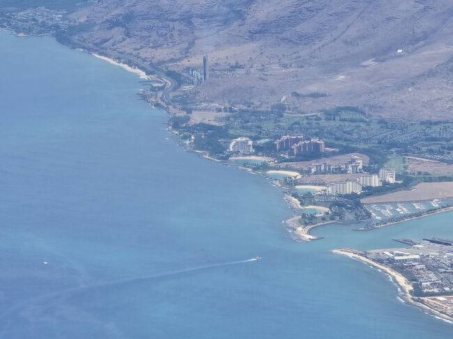 1Aではなく→1Kを選ぶ理由<br />「アウラニ」＆「マリオット・コオリナ」が見えるから<br />この景色が見たくて～往路便は→いつも右の窓側席を予約します。