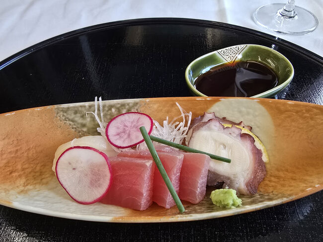 お好みに合わせて※ご希望の方はお知らせください。<br />＜お造り＞炙り鮪　炙り帆立貝　蛸<br />美味しいお刺身でした。