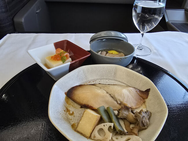 ＜小鉢＞チーズ豆腐<br />＜主菜＞鰆塩麹焼き 