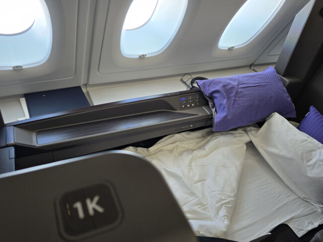 ベッドパッド---西川・エアーコンディショニングマットレス<br />コンフォーター---エジプト綿100%<br />枕---ハンガリー産ホワイトダックダウン<br />枕カバー---エジプト綿100%<br />ブランケット---テネリータ