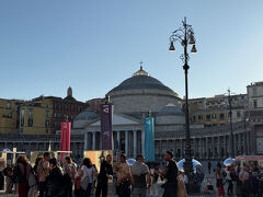 「未来技術」的な展示会が王宮と広場で行われています