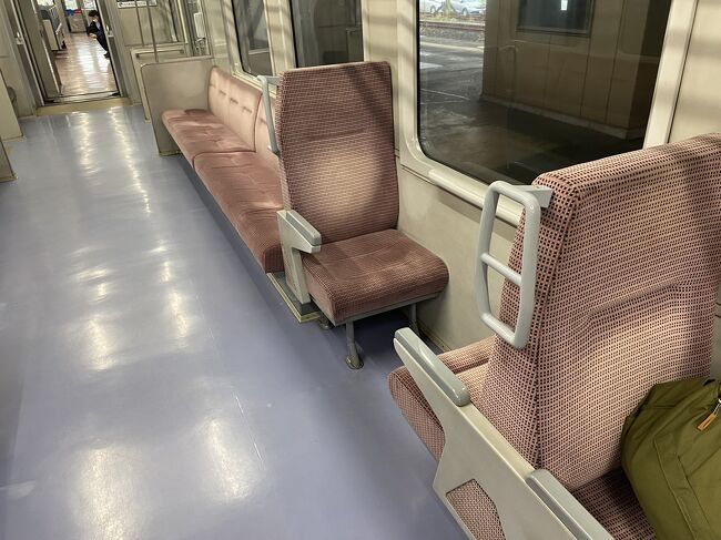 この2人用席確保。中国人のグループが乗車して席が大体埋まるくらいの乗車率。