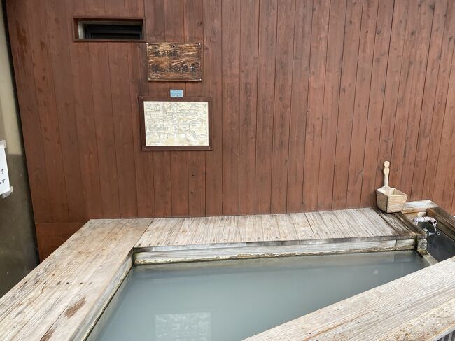 ロータリーには足湯が２ヶ所。にごり湯の贅沢な足湯！！