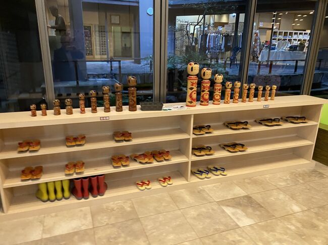 こけしと散策用の下駄