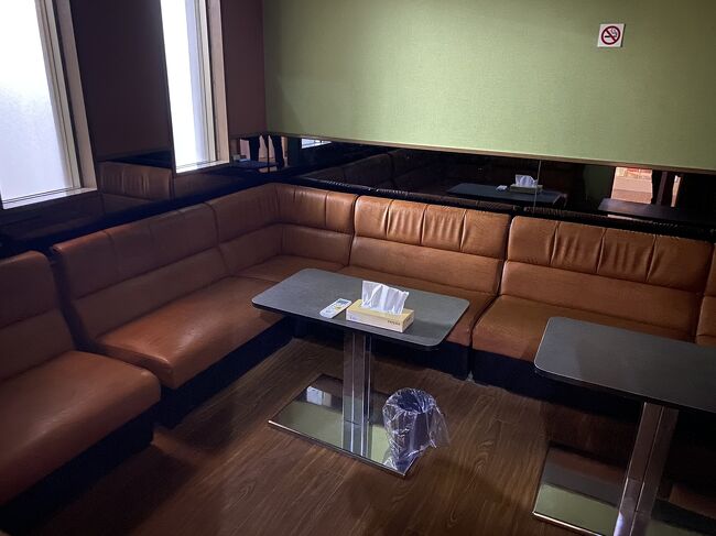 カラオケルーム内