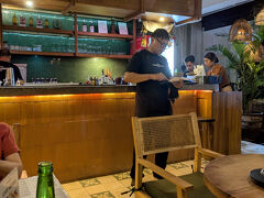 夕日を見た後は夕食を食べに行きます。
Jl. Melasti通りに有るタイレストランのレモングラスです。

タイ料理が懐かしく成るのはなぜでしょう。
来年はまたタイに戻るのかなと思います。