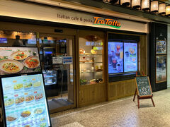 夫と義母は車で先に箱根入りしているのだが、私は仕事をしてからの参加だったので、同様に仕事が終わってから合流する娘と、小田原駅で待ち合わせ。娘は遅いというので、先に夕食をとる。