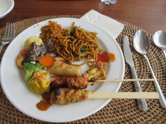 ここはキンタマーニ高原です。きれいなレストランでバイキングのランチをいただきました。やっぱり全部おいしいです。