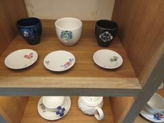 ランチの後は陶器の店へ。