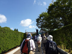 お邪魔します～
やはり観光客が多いです。