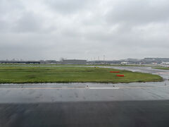 下界にくると雲が多い
ルフトハンザの747が駐機していた