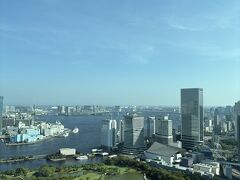 余りの暑さにタクシーで到着。

浜離宮恩賜庭園は青々としています。庭園内には人影がまばら、良い天気ですが暑過ぎです。