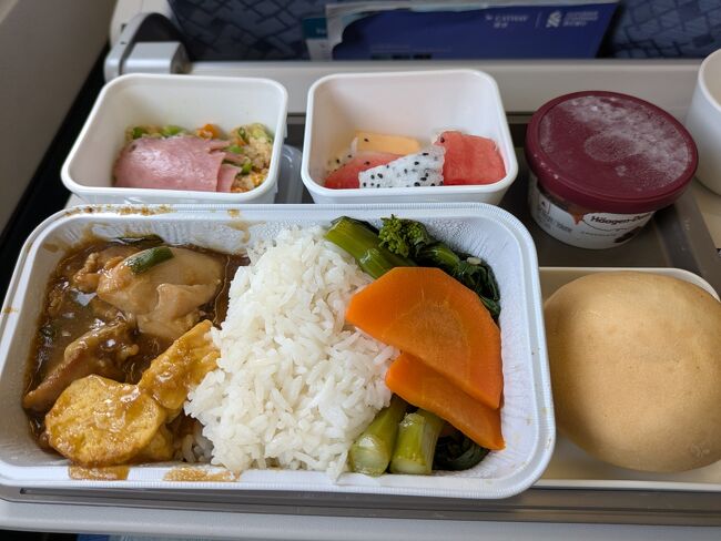 キャセイといえばハーゲンダッツ。<br />SQ（シンガポール航空）とキャセイが好き。