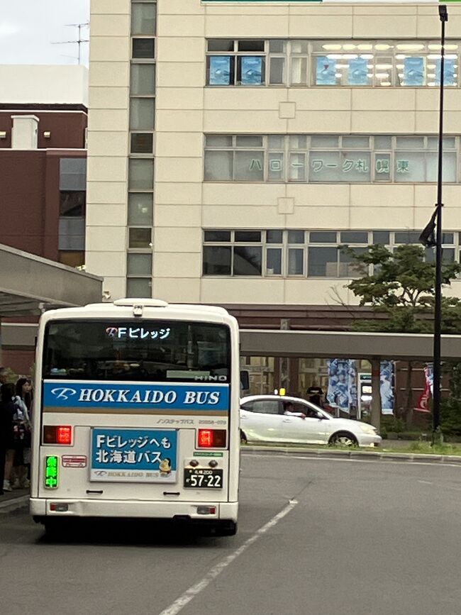 急いで札幌に戻り、エスコンに移動します。エスコンまでのこちらのバスに乗るのに20分くらい待ちました。歩くと25分くらいかかるようです。