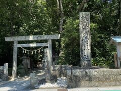 和歌山県から三重県へ。
花の窟神社へ。
世界遺産です。