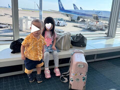 経由地点の羽田空港へ到着！日本の空は青いな～