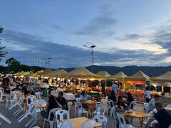 「セントラルフェスティバルサムイ」脇のナイトマーケットに寄り道。