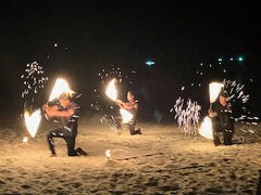 ホテルに戻るとちょうどファイヤーショーが始まったところでした。