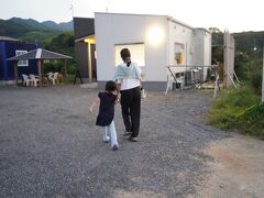 以上、WAKKAの紹介でした。
18:00、夕食の時間です。WAKKA目の前にある雅楽さんで夕食をとります。事前に予約しようと思ってたけど、タイミング悪く出発前数日間は休業されていて、連絡取れずじまいでした。WAKKAに到着してから、直接お店で予約しました。人気店かつ10席ほどのお店なので、予約は必須。我々もギリ18:00～19:00の１時間でのみならばということで予約が取れました。