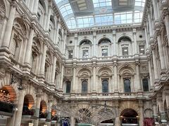 ロイヤルエクスチェンジ。元証券取引所。いつもおもうけど重みのある美しさです。