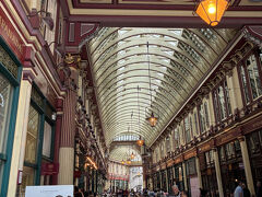 ロイヤルエクスチェンジからすぐのレドンホールマーケット。
美しいその造りだけ見るために立ち寄りました。