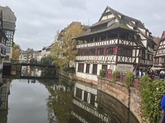 まずは、ホテルに荷物を預けて、早速ストラスブールの街を散策です。