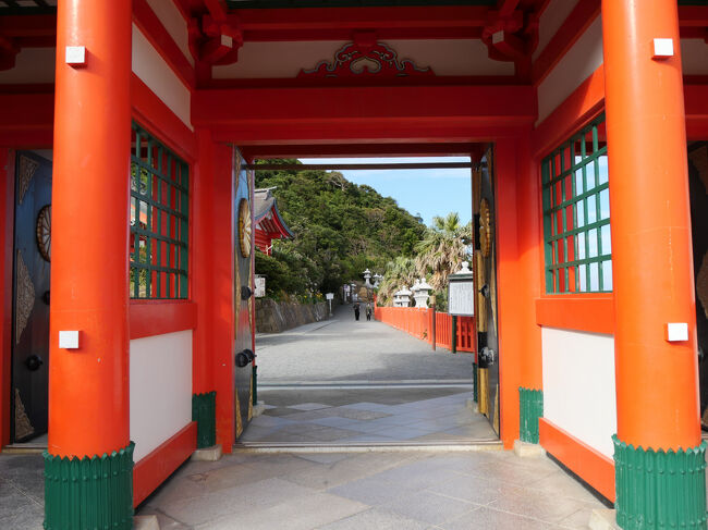 楼門を潜ります。