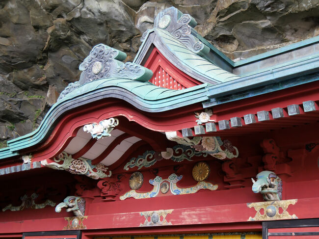 御本殿の上部。<br /><br />装飾が美しいです。