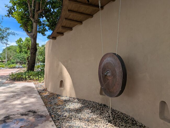 ゲストは1人ずつゴングを2回鳴らす儀式