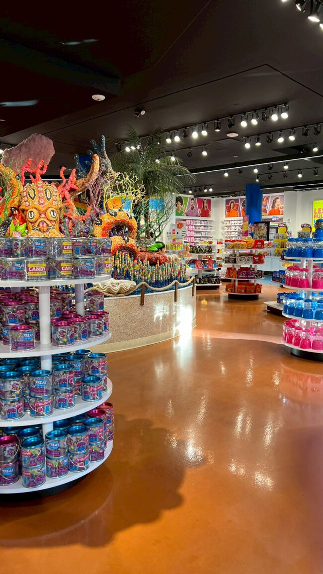 Hermèsで買い物している間<br />娘＆孫ちゃんは～「IT'SUGAR」でおやつを買って↓↓↓