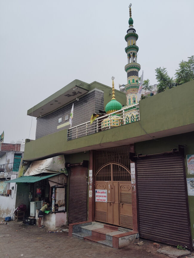 宿をチェックアウトし、南西方向へ路地を40分。