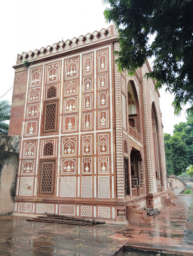 イティマド・ウッダウラ廟<br />