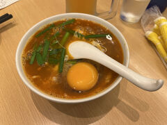 夕飯はホテル近くの「味仙」で台湾ラーメン。

金曜ということもあり行列でした。
ラストオーダーぎりぎりで入ることができました。