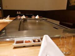 さて。無事名古屋到着。
ライブまで時間があるので、早速名古屋を満喫します。

予約をしていたヒルトン名古屋の「源氏」で贅沢ランチ。