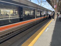 奈良井駅に戻り、再び鉄路へ。
塩尻から長野は特急しなのを利用しました。